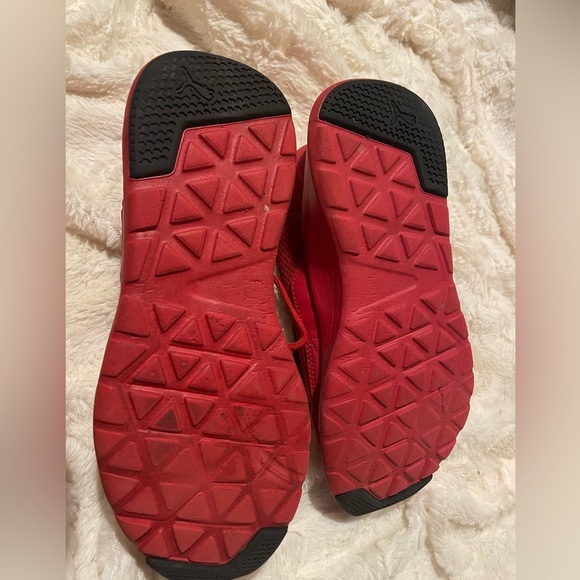 Red pumas size 3.5 - Picture 6 of 7